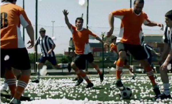 Lluvia de tapones | Futbol